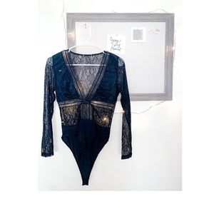 Low V-neck black lace body suit